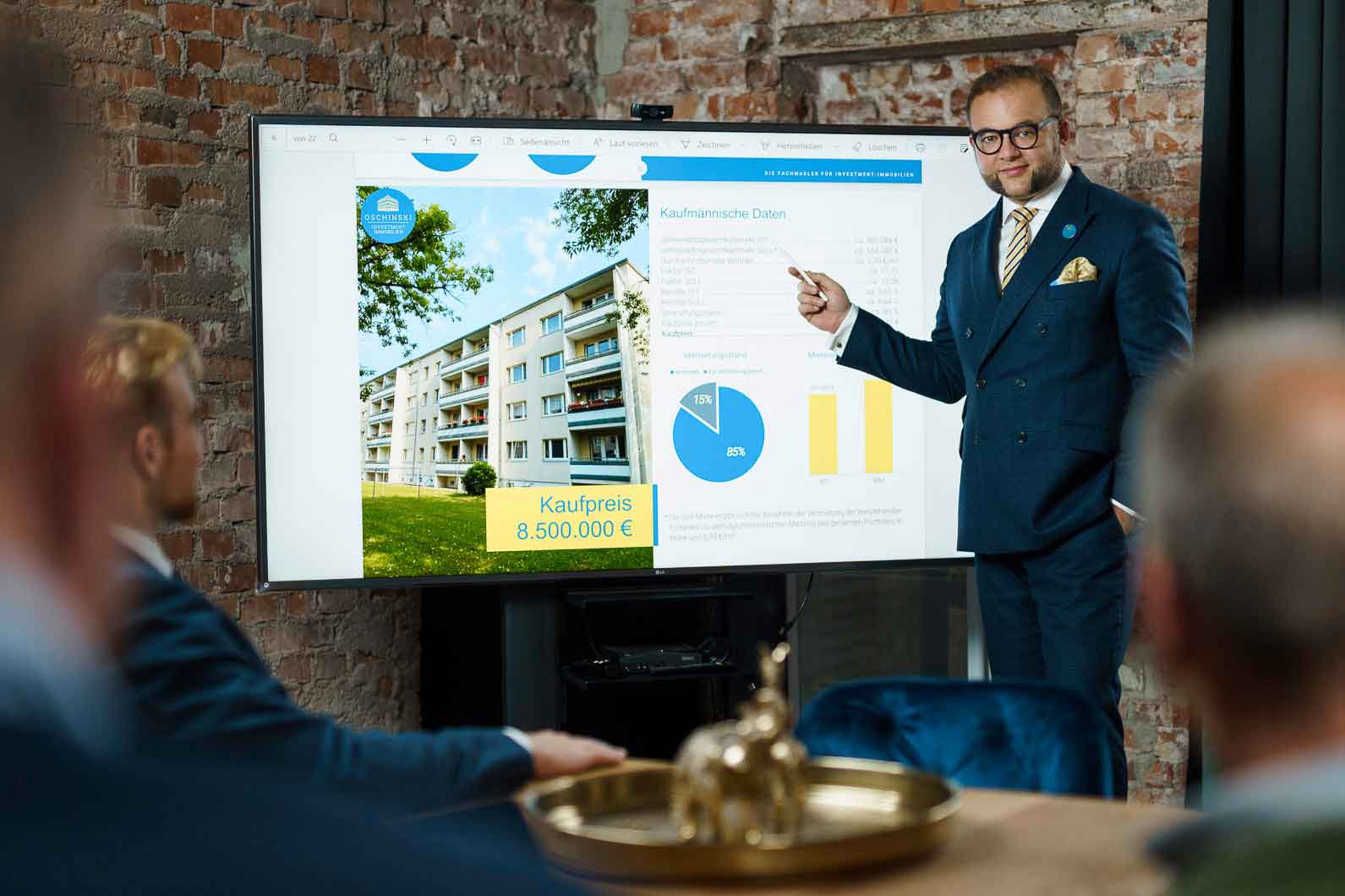 Vorstellung von Investment-Immobilien durch Makler